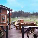 The Old Barn Luksusowa Stodola Z Calorocznym Jacuzzi Kominkiem I Widokiem Na Wzgorza I Dla 8-10 Osob Na Dolnym Slasku Min 2 Noce شقة