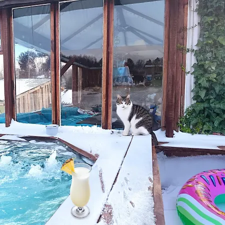 The Old Barn Luksusowa Stodola Z Calorocznym Jacuzzi Kominkiem I Widokiem Na Wzgorza I Dla 8-10 Osob Na Dolnym Slasku Min 2 Noce דירה *