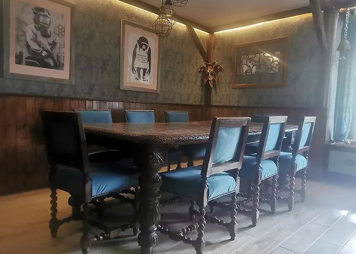 The Old Barn Luksusowa Stodola Z Calorocznym Jacuzzi Kominkiem I Widokiem Na Wzgorza I Las Dla 8-10 Osob Na Dolnym Slasku Min 2 Noce